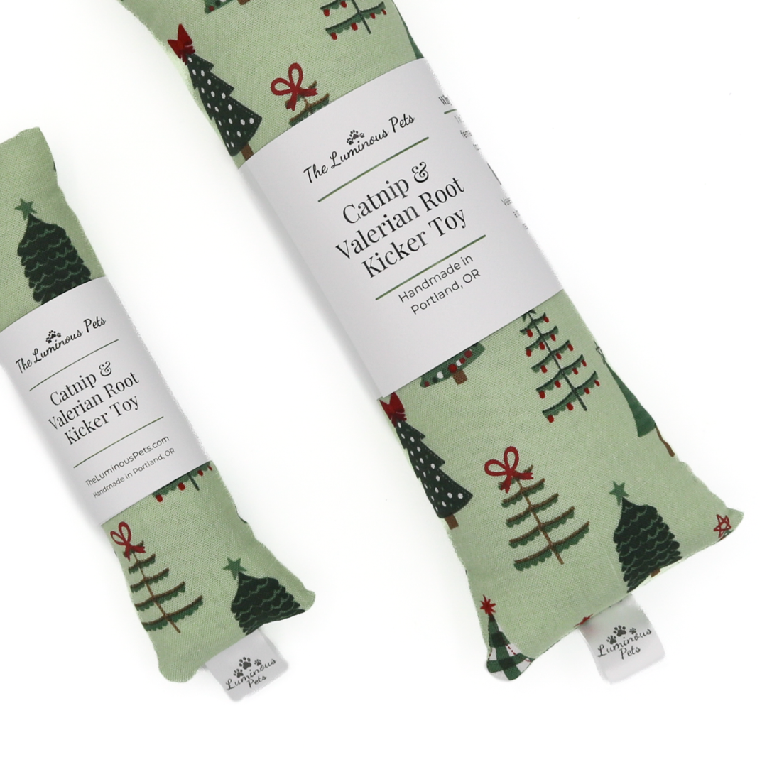 Catnip with valerian root cat kicker toy _ The Luminous Pets _ Christmas Tree 