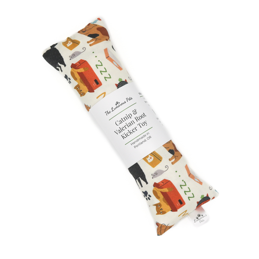 organic catnip with valerian root cat toy with meow cats by Luminous Pets